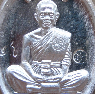 เหรียญเต็มองค์ หลวงพ่อคูณ ปี2558 รุ่นเจริญพรบน เทพประทานพร เนื้อเงิน หมายเลข1338 พร้อมกล่องเดิม