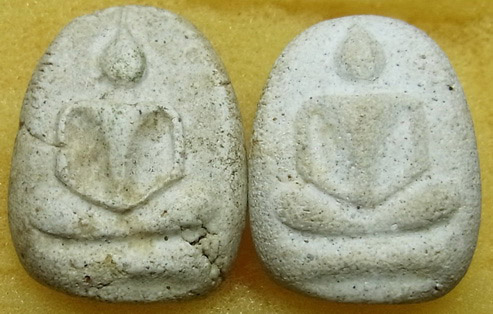 สมเด็จพิมพ์เล็บมือ ไม่ทราบวัดใด 2องค์
