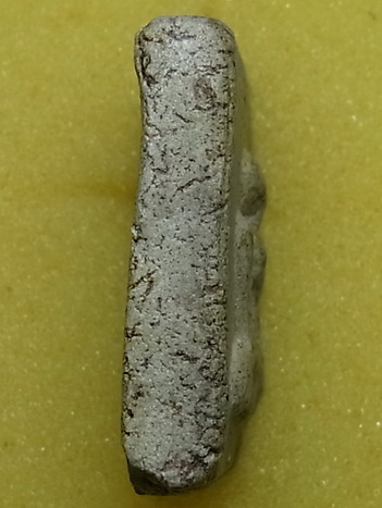 พระผงสี่เหลี่ยม องค์ไม่ใหญ่