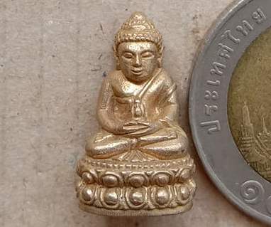 พระชัยวัฒน์ วิมลสมรวัตร เจริญพร7รอบ หลวงพ่อเพี้ยน วัดเกริ่นกฐิน ปี2554 เนื้อสัมฤทธิ์เหลือง+กล่อง