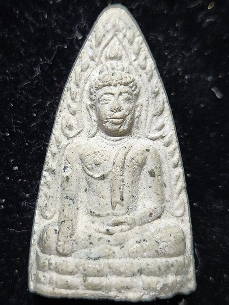 วัดกิ่งแก้ว สมุทรปราการ พระผงพระพุทธชินราช ย้อนยุค หลวงปู่เผือก  หลัง ยันต์5 มะอะอุ 2532