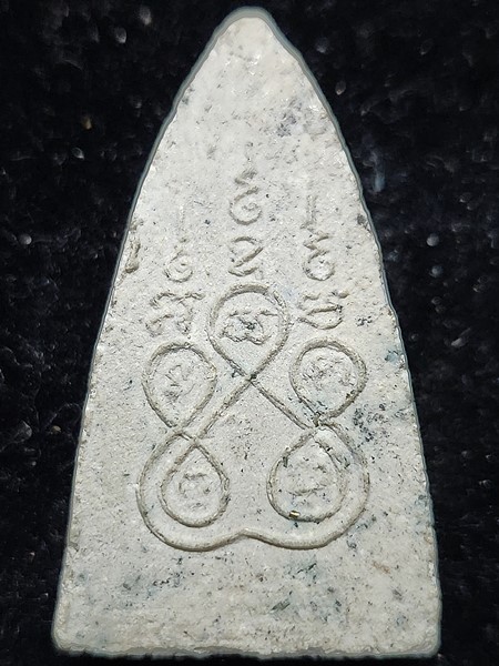 วัดกิ่งแก้ว สมุทรปราการ พระผงพระพุทธชินราช ย้อนยุค หลวงปู่เผือก  หลัง ยันต์5 มะอะอุ 2532