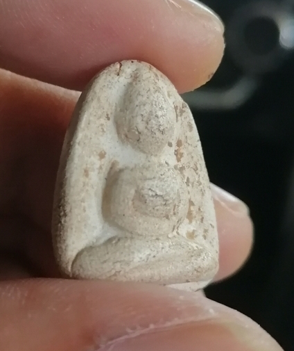 พระ​ผง​วัด​ประสาท​บุ​ญญา​วา​สปี​06​ พิมพ์​ตุ๊กตา​ใหญ่​