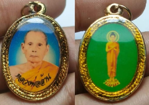 ล็อกเก็ตรุ่นแรก หลังพระประจำวัน (อาทิตย์/พฤหัสบดี/ศุกร์ ) "หลวงพ่อล้าน" วัดขนาย สุราษฎร์ธานี