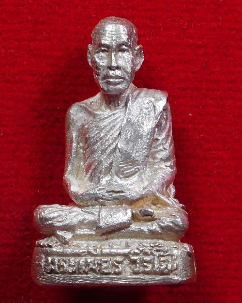 รูปหล่อโบราณหลวงปู่เพียร วิริโย วัดป่าหนองกอง จังหวัดอุดรธานี เนื้อเงิน