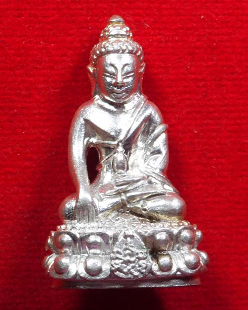 พระกริ่งรุ่นแรกหลวงปู่เพียร วิริโย วัดป่าหนองกอง จังหวัดอุดรธานี เนื้อเงิน