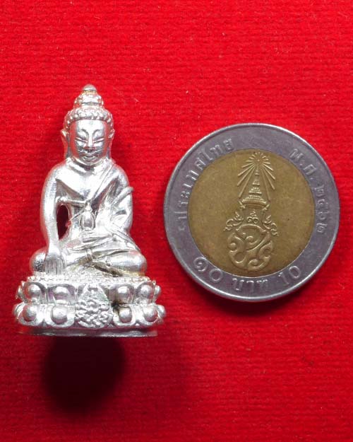 พระกริ่งรุ่นแรกหลวงปู่เพียร วิริโย วัดป่าหนองกอง จังหวัดอุดรธานี เนื้อเงิน