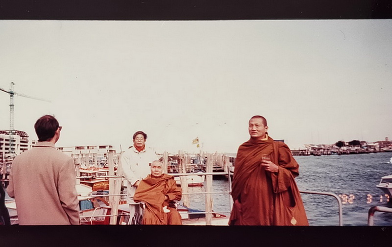 รูปเหมือนปั๊ม หลวงพ่ออุตตมะ วัดวังก์วิเวการาม จ.กาญจนบุรี รุ่นแรก เนื้ออัลปาก้า สวยมากค่ะ