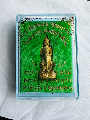 รูปหล่อลอยองค์ท้าวเวสสุวรรณ รุ่นเจริญสุข พิมพ์เข่าตรง หลวงพ่ออิฐ วัดจุฬามณี เนื้อทองทิพย์