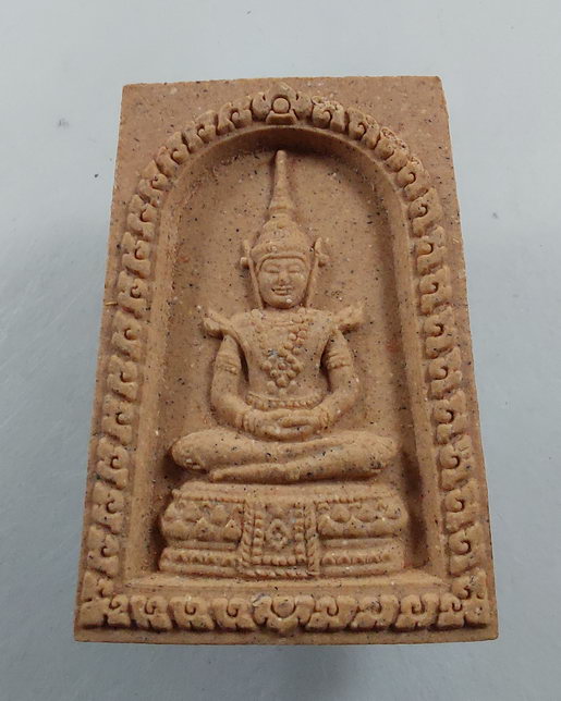 " พระผง พระแก้วมรกต หลวงตาแตงอ่อน กัลยาณธัมโม วัดธรรมนิเวศวนาราม จ.สกลนคร เนื้อผงผสมเกศา ปี 2546 ทีเ