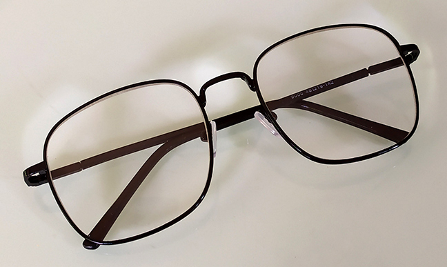 แว่นสายตายาว ขาสปริง Black Metal Frame ดีไซน์สวย เลนส์คมชัด สบายตา อ่านหนังสือ เล่นมือถือ ชัดเจน