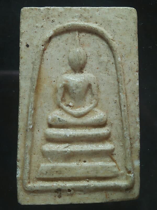 พระสมเด็จเด็จ หลังหลวงพ่อพุทธไสยาสน์