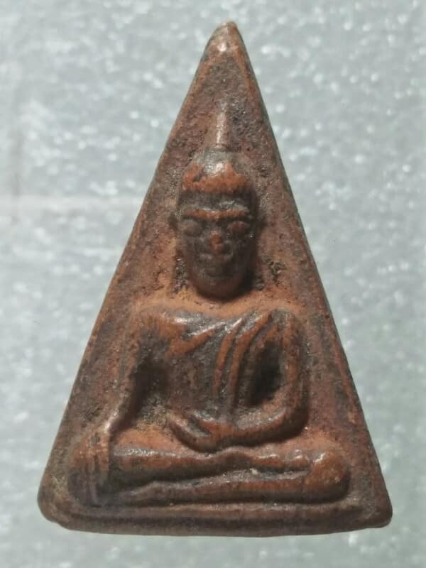 พระสมเด็จนางพญาเนื้อดิน 