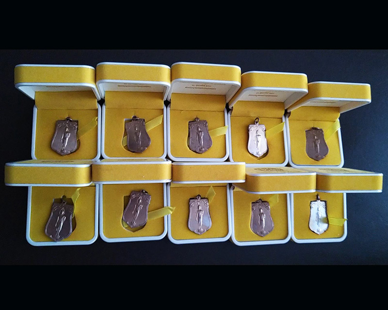 2.พร้อมกัน 10 องค์ !! เหรียญเสมาฉลอง 25 พุทธศตวรรษ เนื้ออัลปาก้า พร้อมกล่องเดิม สภาพเดิมๆ ไม่ผ่านการ