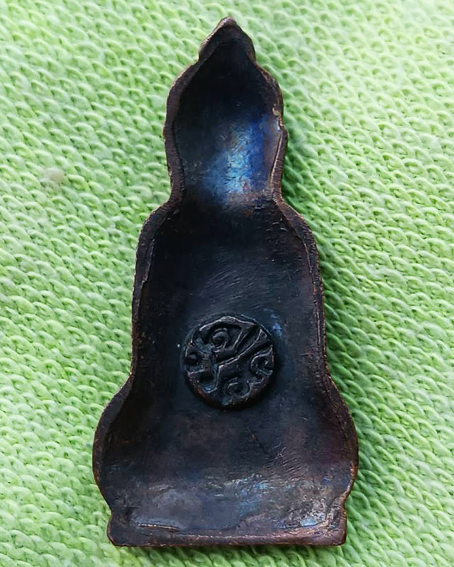 6.พระหูยาน หลังจปร. (รุ่นปืนแตก) วัดราชบพิธ พ.ศ. 2513 ในหลวงเสด็จเททอง เกจิ 108 ปลุกเสกพิธีใหญ่