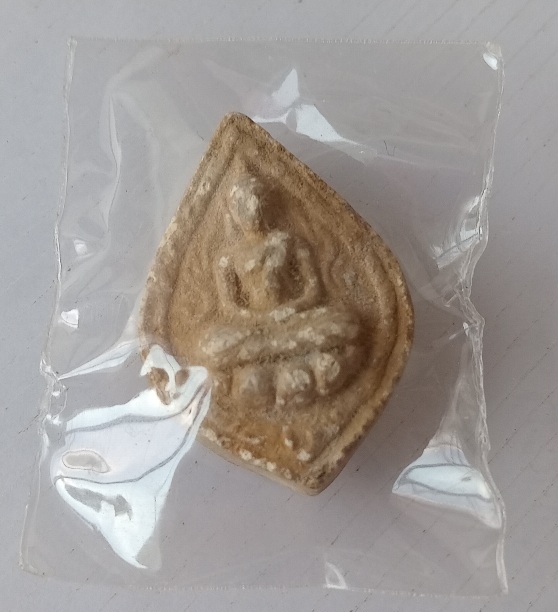 พระผงกลีบบัวเจ้าคุณสุพจณ์ วัดสุทัศน์ ก.ท.ม.