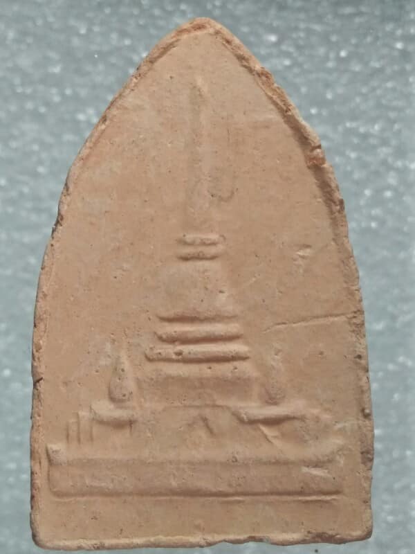 พระขุนแผน หลัง เจดีย์ 