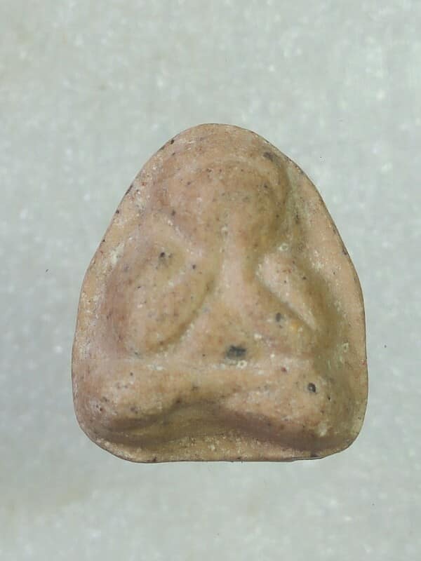 พระปิดตา หลังยันต์  ปั้ม น ย ม ไม่ทราบวัด