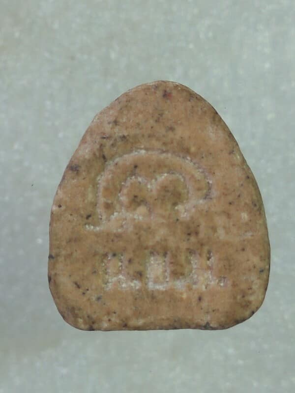 พระปิดตา หลังยันต์  ปั้ม น ย ม ไม่ทราบวัด