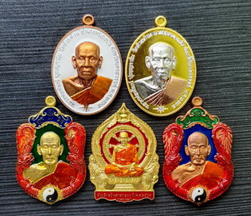 เคาะแรกแดง..คละรุ่น คละเนื้อ ชุดที่ ๑๘..รวม ๕ เหรียญ..ลพ.พัฒน์ วัดห้วยด้วน จ.นครสวรรค์ / จัดส่ง ems