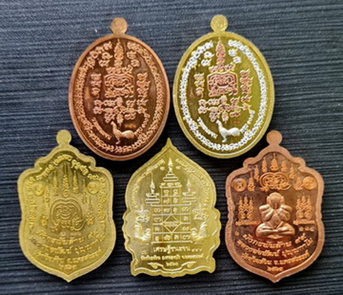 เคาะแรกแดง..คละรุ่น คละเนื้อ ชุดที่ ๑๘..รวม ๕ เหรียญ..ลพ.พัฒน์ วัดห้วยด้วน จ.นครสวรรค์ / จัดส่ง ems