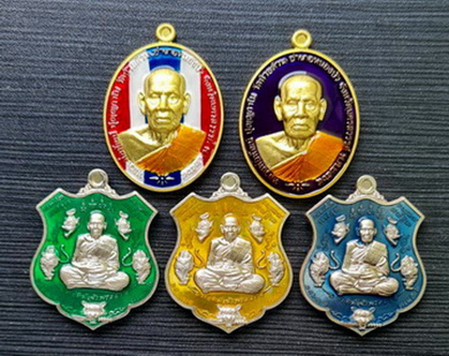 เคาะแรกแดง..คละรุ่น คละเนื้อ ชุดที่ ๑๙..รวม ๕ เหรียญ..ลพ.พัฒน์ วัดห้วยด้วน จ.นครสวรรค์ / จัดส่ง ems