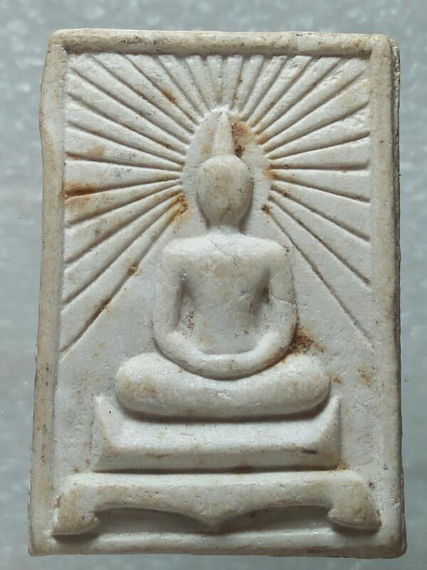 พระผงวัดแหลมประดู่ ชลบุรี  ปี๓๗ 