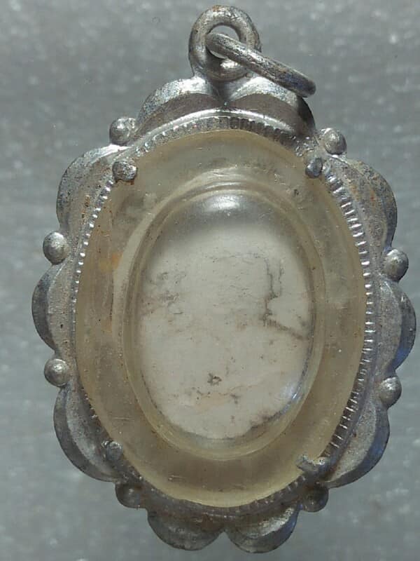 ล็อกเก็ตเกจิ หลังนางกวัก เก่า เนื้ออลูมิเนียม 