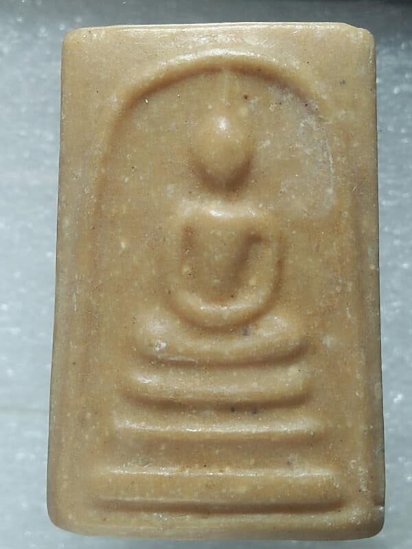 พระสมเด็จ เนื้อผงน้ำมัน หลังพระเกจิ 