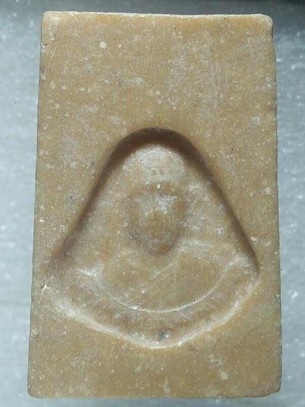 พระสมเด็จ เนื้อผงน้ำมัน หลังพระเกจิ 