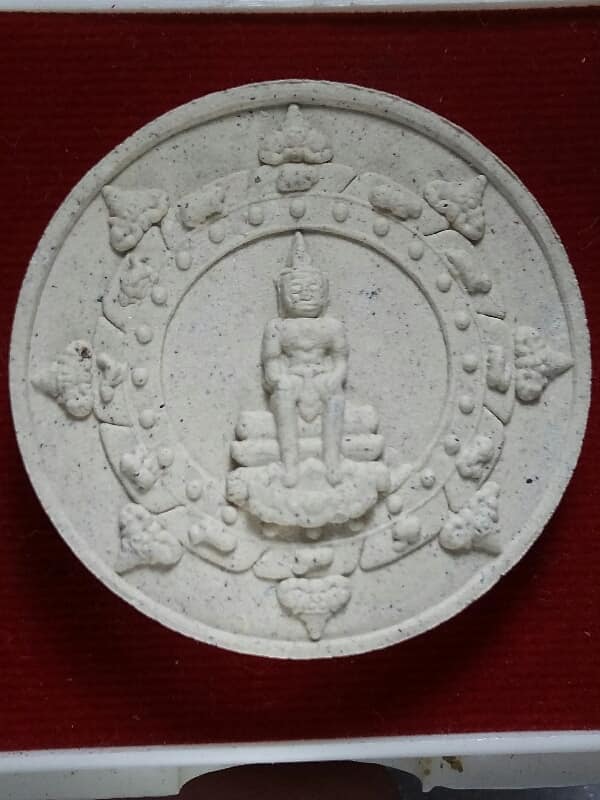 พระสมเด็จแสงทิพย์นิพพาน รุ่นพิศเษ ขนาด 3.5 เซนฯพร้อมกล่อง