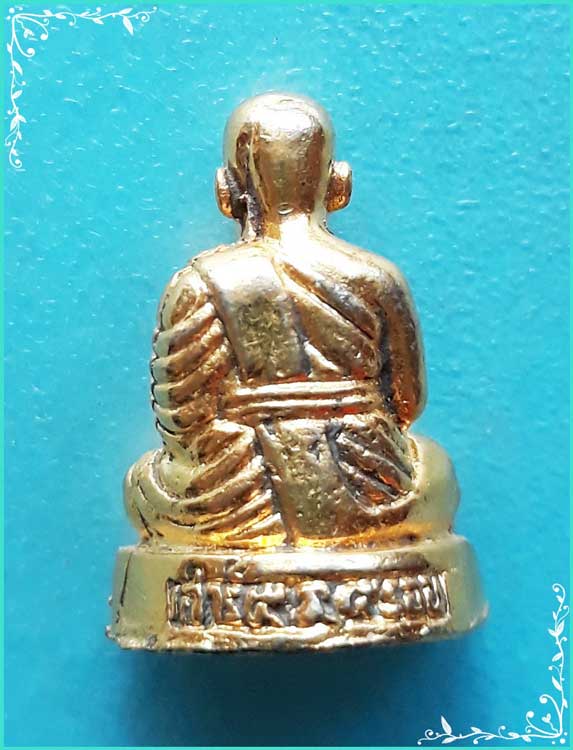 ..พระครูพินิตกิจจาธร วัดวังจิก พระรูปหล่อ ลอยองค์ กะไหล่ทอง รุ่นเสาร์ห้า..