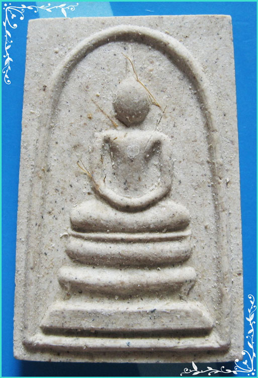 ..ลพ.บุญธรรม วัดช้างเผือก พระสมเด็จ พิมพ์สามชั้น เนื้อผงเก่าๆ หลังรูป..