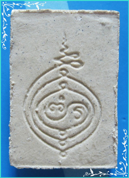 ..ลพ.บาง วัดสโมสร พระสมเด็จ รุ่นสอง พิมพ์สามชั้น เนื้อผงเก่าๆ หลังยันต์ครู..