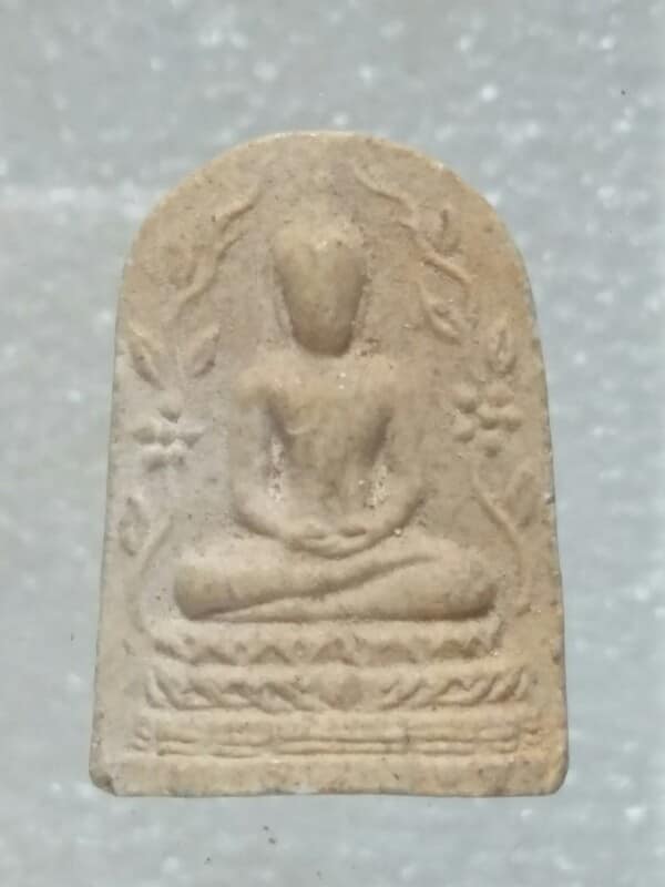 พระเนื้อผง หลังยันต์ ไม่ทราบวัด