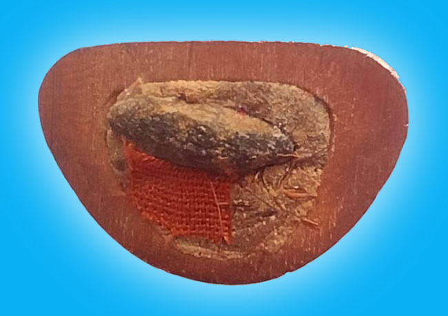 รูปหล่อโบราณรุ่นแรก รุ่นมหาเศรษฐี เนื้อ 3 K หลวงปู่ศรีทา วัดเหล่าสูงบุปผาราม ร้อยเอ็ด