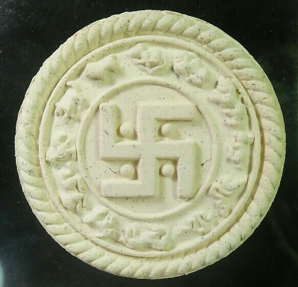 พระพิฆเนศ โอม อิ คเณศวร อิ เทพแห่งความสำเร็จ เนื้อผง ขนาด 5 เซนฯ + กล่อง 