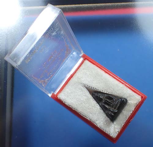 108*สมเด็จนางพญา ไม้พญางิ้วดำ เข่าโค้ง หลวงพ่อเกษมฯ กริ๊บยันกล่อง+รับประกัน 3 สูงสุด