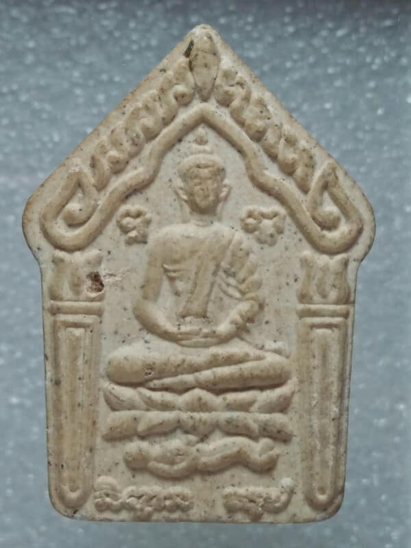 พระขุนแผนนั่งกุมาร  เนื้อผงหลังยันต์ 