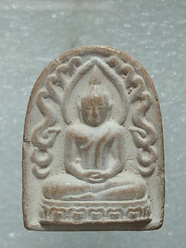 พระซุ้มกอหลังยันต์  เนื้อผง  ไม่ทราบที่  เคาะเดียวครับ 