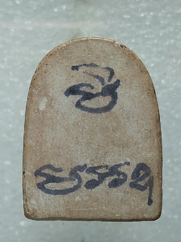 พระซุ้มกอหลังยันต์  เนื้อผง  ไม่ทราบที่  เคาะเดียวครับ 