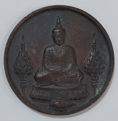 เหรียญพระแก้วมรกตทรงเครื่องฤดูหนาว สมโภชน์กรุงรัตนโกสินทร์ ค รบ 200 ปี วัดพระศรีรัตนศาสดาราม กรุงเทพ