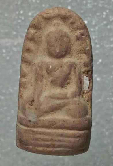 พระรอด หลังปั้มยันต์ ลางๆ 