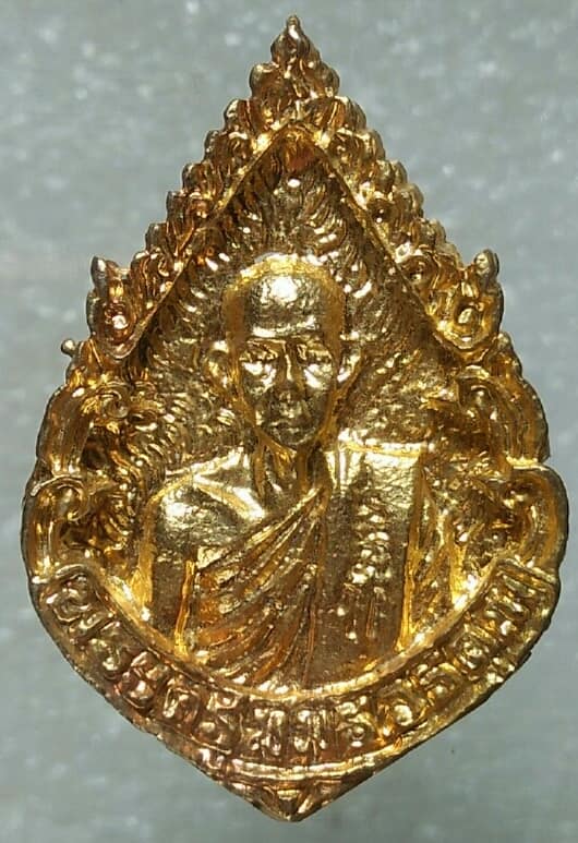 เหรียญหล่อหลวงพ่อชื่น หลังพระครูพิพิธวรคุณ เนื้อกะไหล่ 