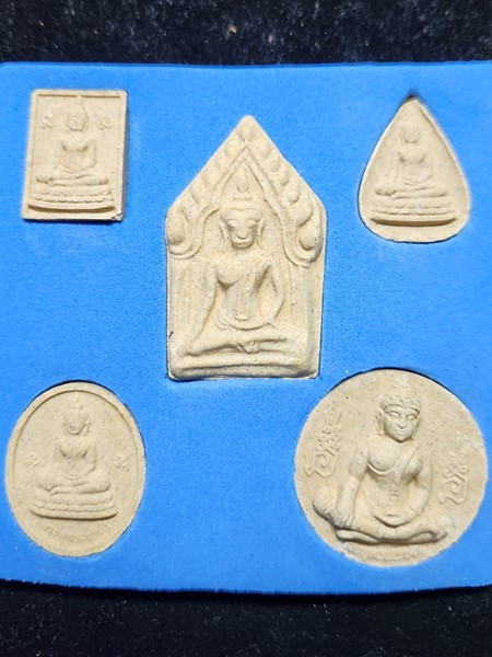 พระผงหลวงพ่อแซกคำ วัดคฤหบดี กรุงเทพฯ ร่วมชุดเบญจมหามงคล