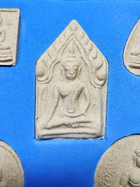 พระผงหลวงพ่อแซกคำ วัดคฤหบดี กรุงเทพฯ ร่วมชุดเบญจมหามงคล