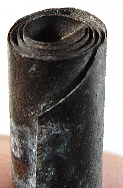 ตะกรุด เนื้อฝาบาตร ๒ นิ้ว (ได้จากปราจีนบุรี)  ๒