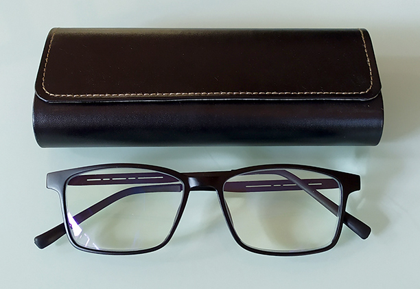 แว่นสายตายาว SOLID FRAME แท้ ของใหม่ ดีไซน์สวย กรองแสงสีฟ้า Blue Block ผลิตจาก Titanium และ TR90