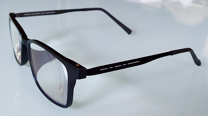 แว่นสายตายาว SOLID FRAME แท้ ของใหม่ ดีไซน์สวย กรองแสงสีฟ้า Blue Block ผลิตจาก Titanium และ TR90