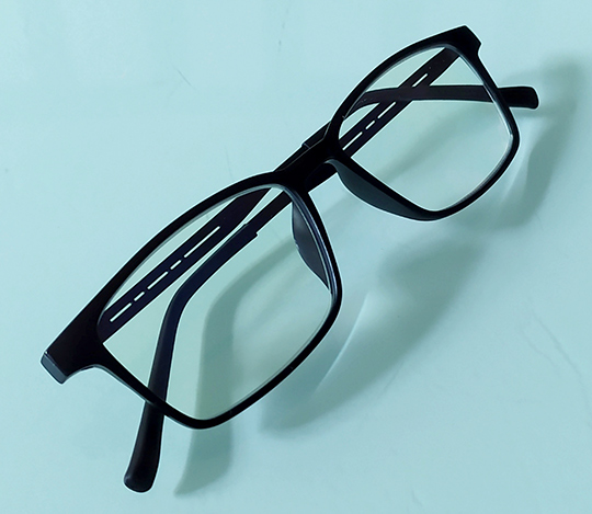 แว่นสายตายาว SOLID FRAME แท้ ของใหม่ ดีไซน์สวย กรองแสงสีฟ้า Blue Block ผลิตจาก Titanium และ TR90